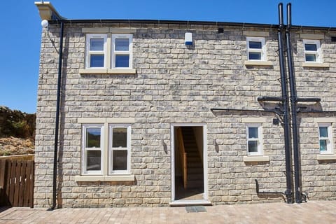 Foggyshaw Lodge, Middlesmoor - Host & Stay