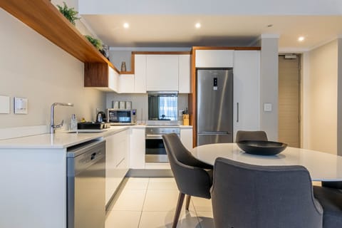 Business Apartment, 2 Bedrooms | Shared kitchen | Full-size fridge, microwave, oven, stovetop