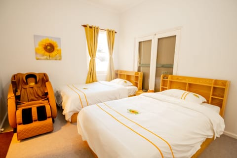 Deluxe Twin Room, Private Bathroom | Free WiFi, bed sheets