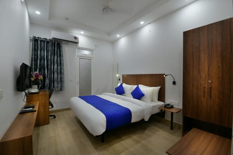 Executive Room | Egyptian cotton sheets, premium bedding, Select Comfort beds, desk