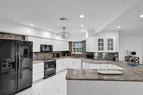 Villa | Private kitchen | Oven