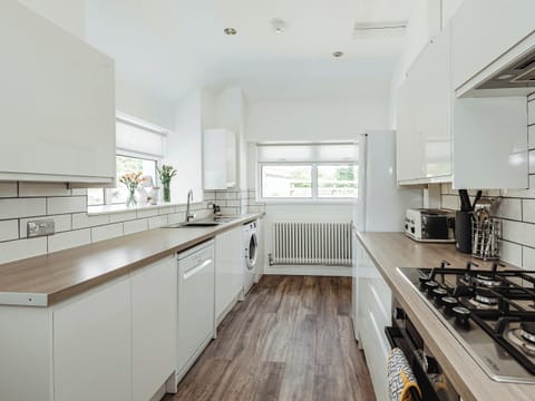 Kitchen | Holmbyre Smithy, Dalry, near Skelmorlie