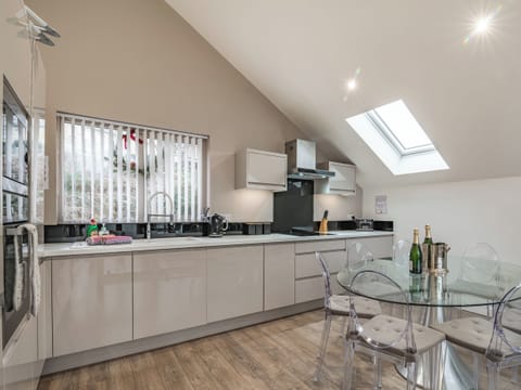 Kitchen/diner | Waterside Lodge Fifteen - Ashgrove Country Park, Elland