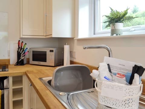 Kitchen | Boatman’s Cottage at Inverinan Mor, Inverinan