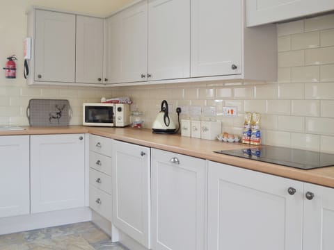 Open plan living/dining room/kitchen | Lili Wen - Neuadd Wen Cottages, Llanfachraeth, near Holyhead