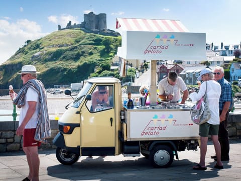 Outdoor area | Hen Dy - Llyn Peninsula Holiday Cottages, Garndolbenmaen, near Porthmadog