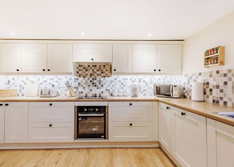 Kitchen area | Sgubor Fach, Penybntfawr, near Oswestry
