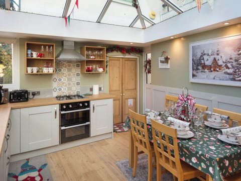 Kitchen/diner | Christmas Cottage, Cheddar