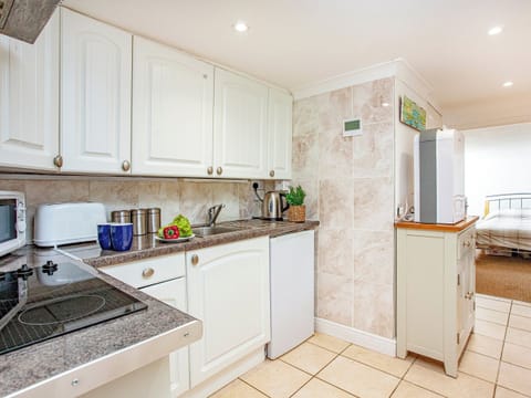 Kitchen | Westerlands Apartment, Torquay