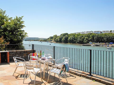 Outdoor area | Kingfisher - The Waterfront, Blackbridge, near Milford Haven