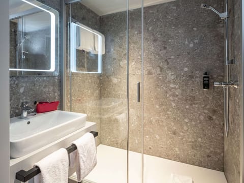 Standard Room, 2 Twin Beds | Bathroom | Eco-friendly toiletries, hair dryer, towels, soap