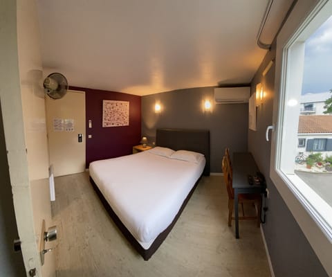 Comfort Double Room | Premium bedding, desk, free WiFi, bed sheets