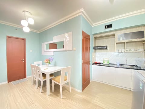 Apartment, 3 Bedrooms | Dining room