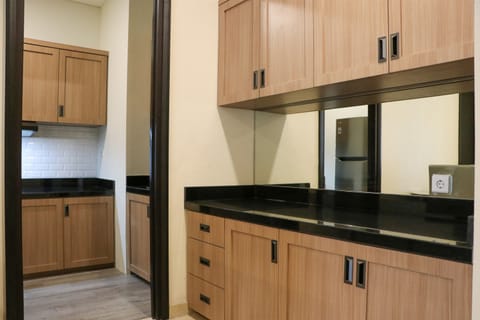 Apartment, 2 Bedrooms | Private kitchen | Fridge, cookware/dishes/utensils