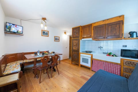 Family Apartment, 1 Bedroom (Miramonti 21 Ski In - Ski Out) | Private kitchen | Fridge, microwave, coffee/tea maker, toaster