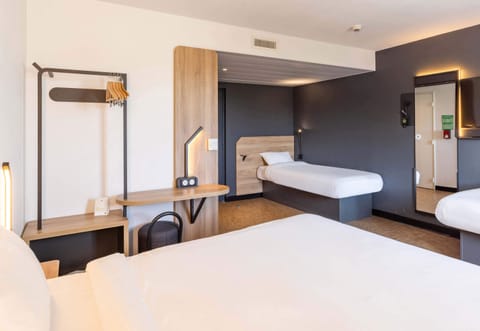 Quadruple Room, Non Smoking | Premium bedding, desk, iron/ironing board, free cribs/infant beds