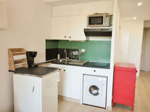 Cabinetry, Countertop, Property, Kitchen Appliance, Kitchen Stove, Kitchen Sink, Kitchen, Sink, Home Appliance, Wood