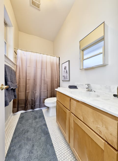 Apartment | Bathroom | Combined shower/tub, hair dryer, towels, soap