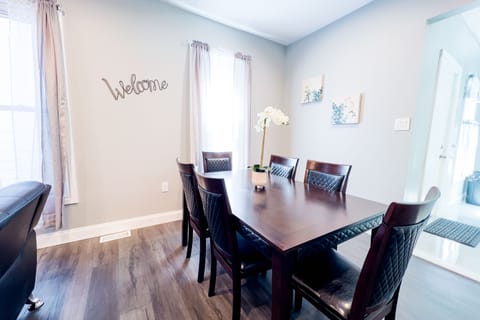 Signature House | Dining room