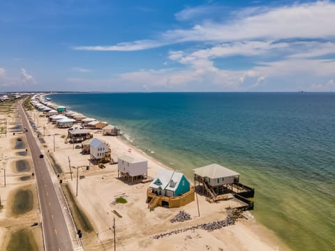 House, 4 Bedrooms | Beach | On the beach