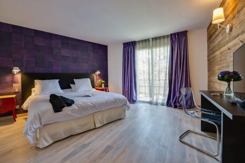 Deluxe Double Room, 1 Double Bed | In-room safe, individually decorated, individually furnished, desk