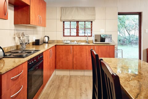 Chalet, 1 Bedroom | Private kitchen | Full-size fridge, microwave, oven, stovetop