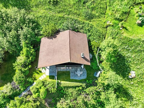 Plant, Plant Community, Natural Landscape, House, Wood, Land Lot, Building, Grass, Cottage, Shrub