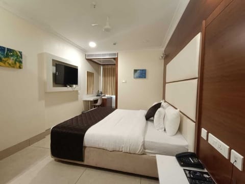 Superior Double Room | Desk, iron/ironing board, free WiFi, bed sheets