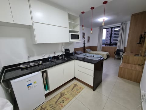 Executive Quadruple Room | Private kitchen | Mini-fridge, microwave, stovetop, cleaning supplies