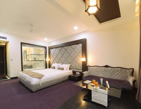 Suite | Premium bedding, minibar, in-room safe, desk