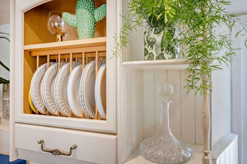 Burghfield Cottage Kitchen - StayCotswold