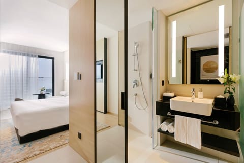 Senior Double Room | Bathroom | Free toiletries, hair dryer, bathrobes, slippers