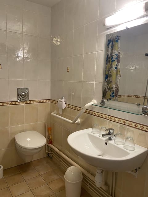 Family Quadruple Room | Bathroom | Hair dryer, towels, soap, shampoo