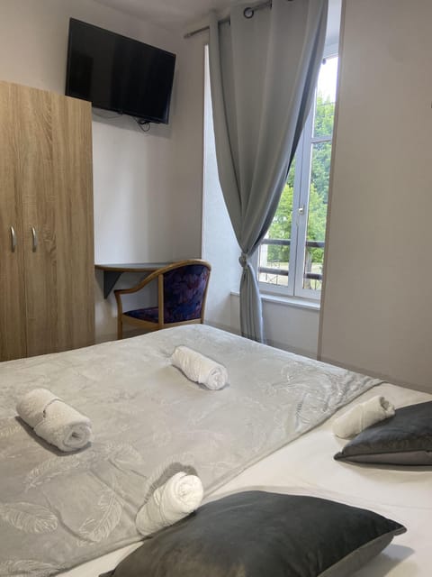 Comfort Double Room | Desk, laptop workspace, free WiFi, bed sheets