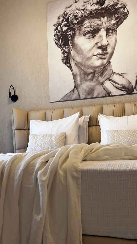 Business Room | Egyptian cotton sheets, premium bedding, minibar, desk