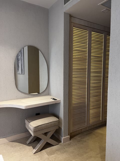 Superior Room | Egyptian cotton sheets, premium bedding, minibar, desk