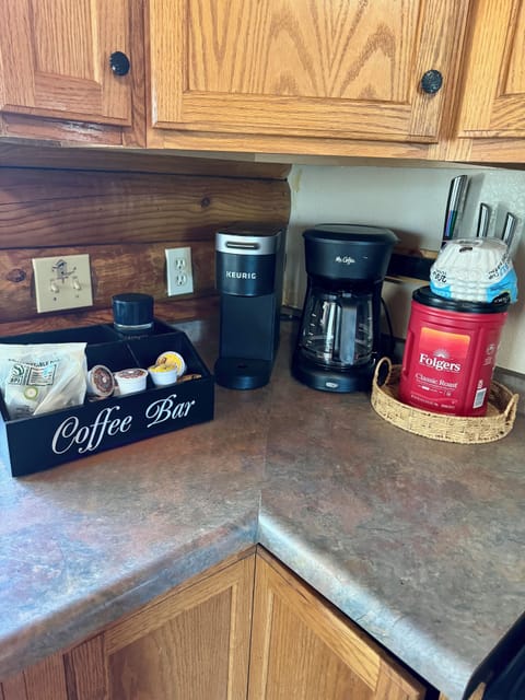 kurig +reg coffee mashine with pods and coffee for them!