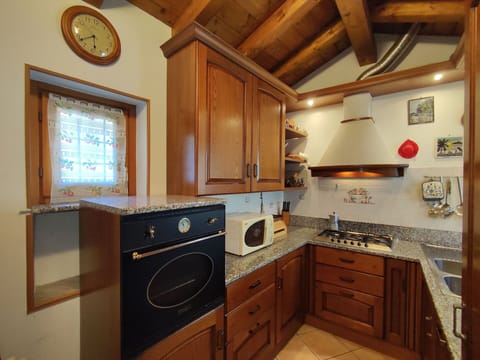 Cabinetry, Countertop, Furniture, Property, Kitchen, Drawer, Building, Wood, Interior Design, Window