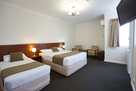 Standard Twin Room | Desk, iron/ironing board, rollaway beds, free WiFi