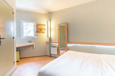 Double Room | Laptop workspace, cribs/infant beds, free WiFi, bed sheets