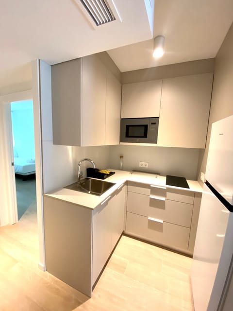 Standard Apartment | Private kitchen | Full-size fridge, microwave, stovetop, coffee/tea maker