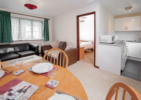 Silver Bungalow 2 (Sleeps 6)