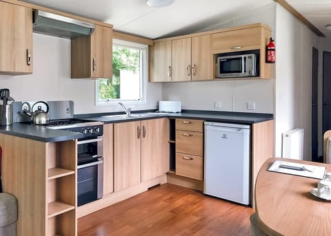 Premier Robin B4, Premier Robin T3 - Woodovis Park, Tavistock