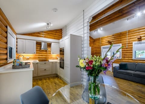 Holly Lodge - Gadgirth Estate Luxury Lodges, Annbank, Ayr