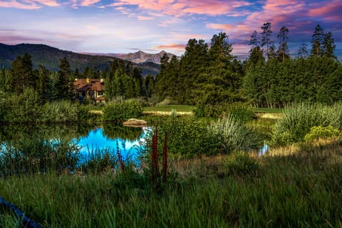 Magical Keystone -
Setting
Star Mountain Lodge exudes magnificence, set in the most enchanting and scenic spot in Keystone.
