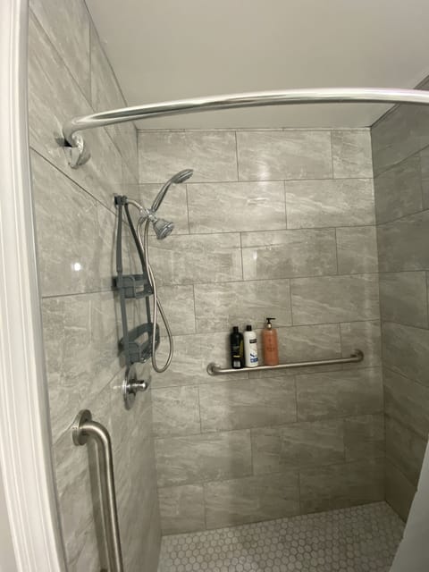 Luxury Single Room | Bathroom