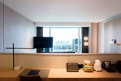 Executive Double Room | Minibar, in-room safe, laptop workspace, blackout drapes