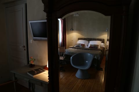 Comfort Double Room | Individually decorated, desk, free WiFi, bed sheets