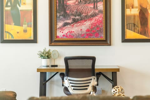 Grand Studio Suite, 1 King Bed, Vineyard View | Living area | 55-inch TV with digital channels, Netflix, Hulu