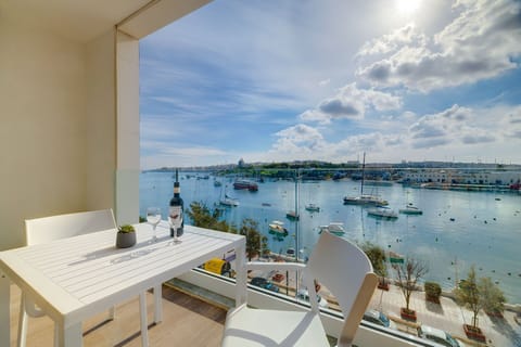 Apartment (3 Bedrooms) | Terrace/patio